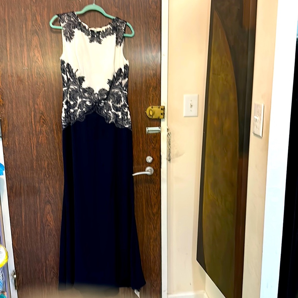 Black and cream gown size 8 Never worn